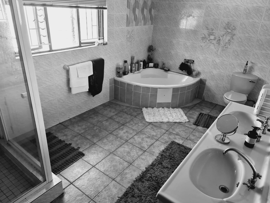 3 Bedroom Property for Sale in Safari Gardens North West